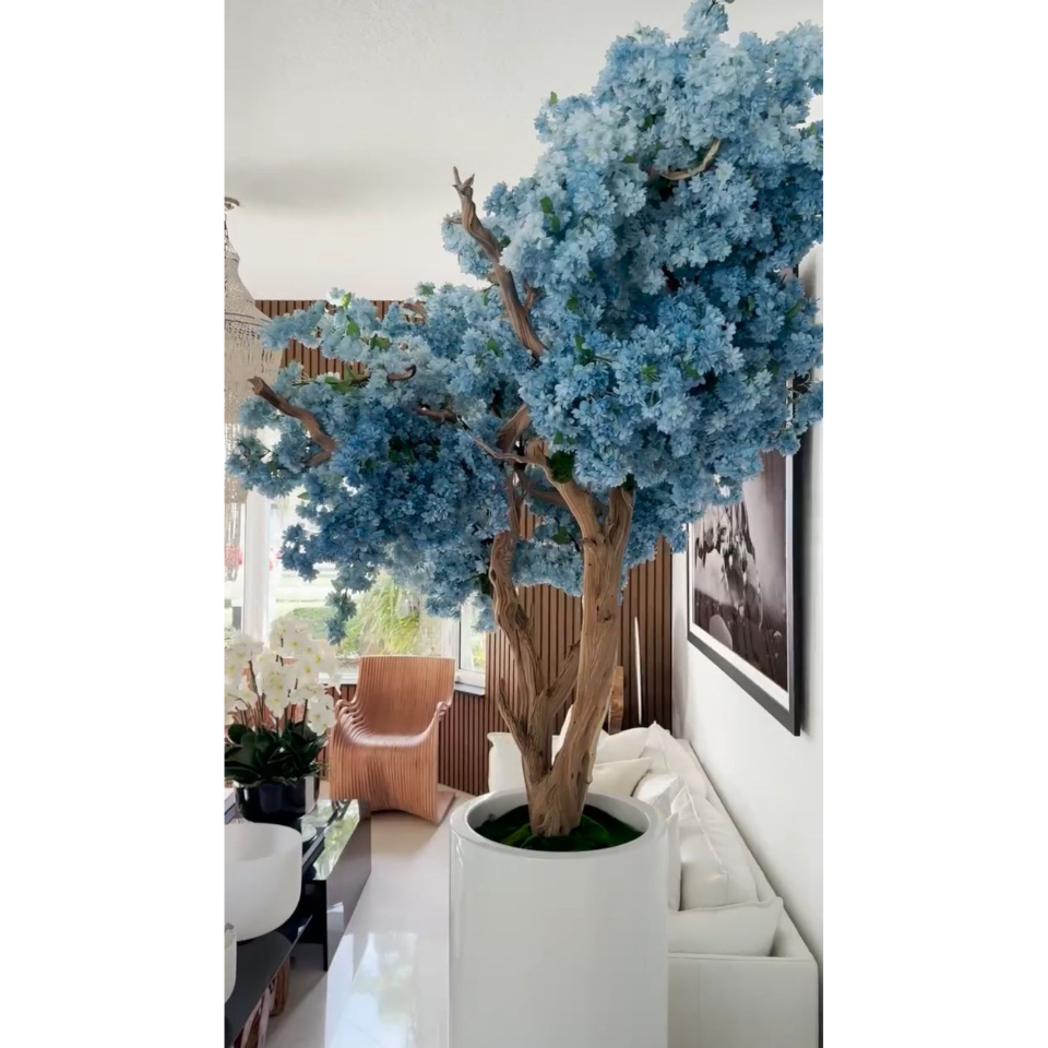 St. Tropez Vase in mattweiß mit blauen Kirschblüten