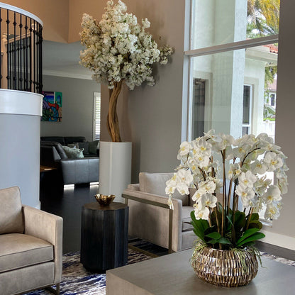 Mattbeige St. Tropez Vase mit weißem Kirschblütenbaum